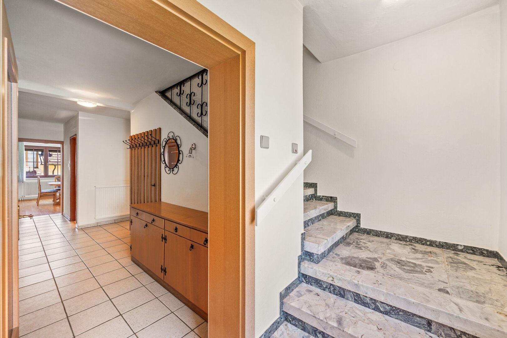 Ruhe. Weitblick. Lebensqualität – Gepflegtes Familienhaus mit Garten & Sauna in Bad Schönau