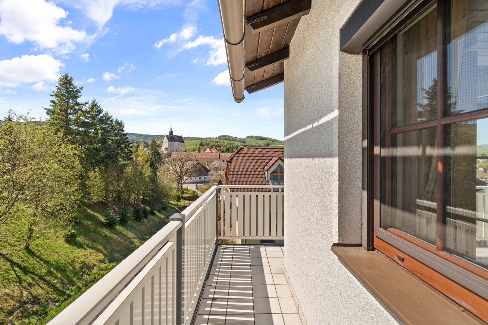 Ruhe. Weitblick. Lebensqualität – Gepflegtes Familienhaus mit Garten & Sauna in Bad Schönau