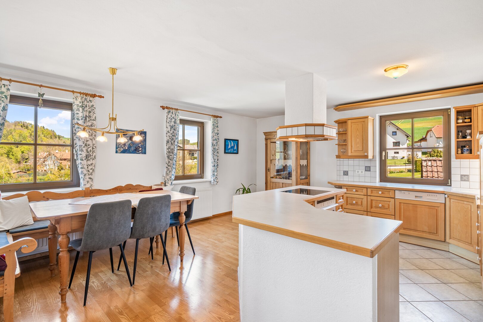 Ruhe. Weitblick. Lebensqualität – Gepflegtes Familienhaus mit Garten & Sauna in Bad Schönau