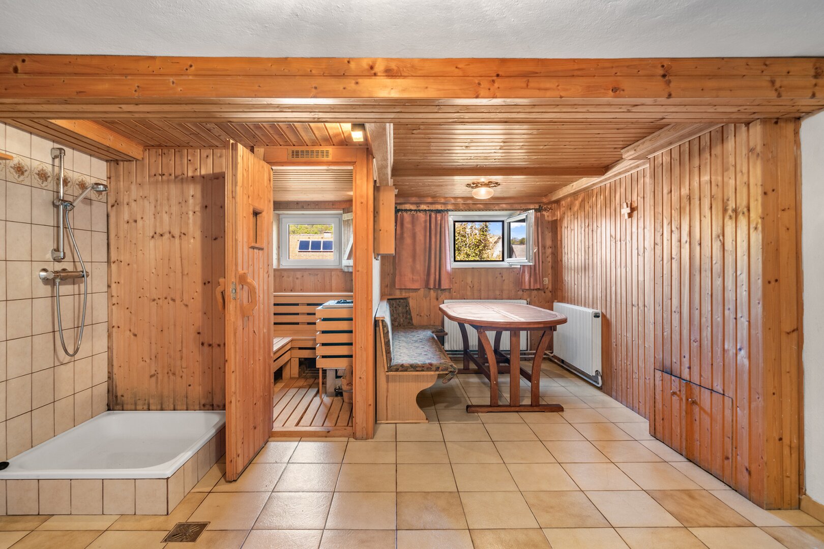 Ruhe. Weitblick. Lebensqualität – Gepflegtes Familienhaus mit Garten & Sauna in Bad Schönau