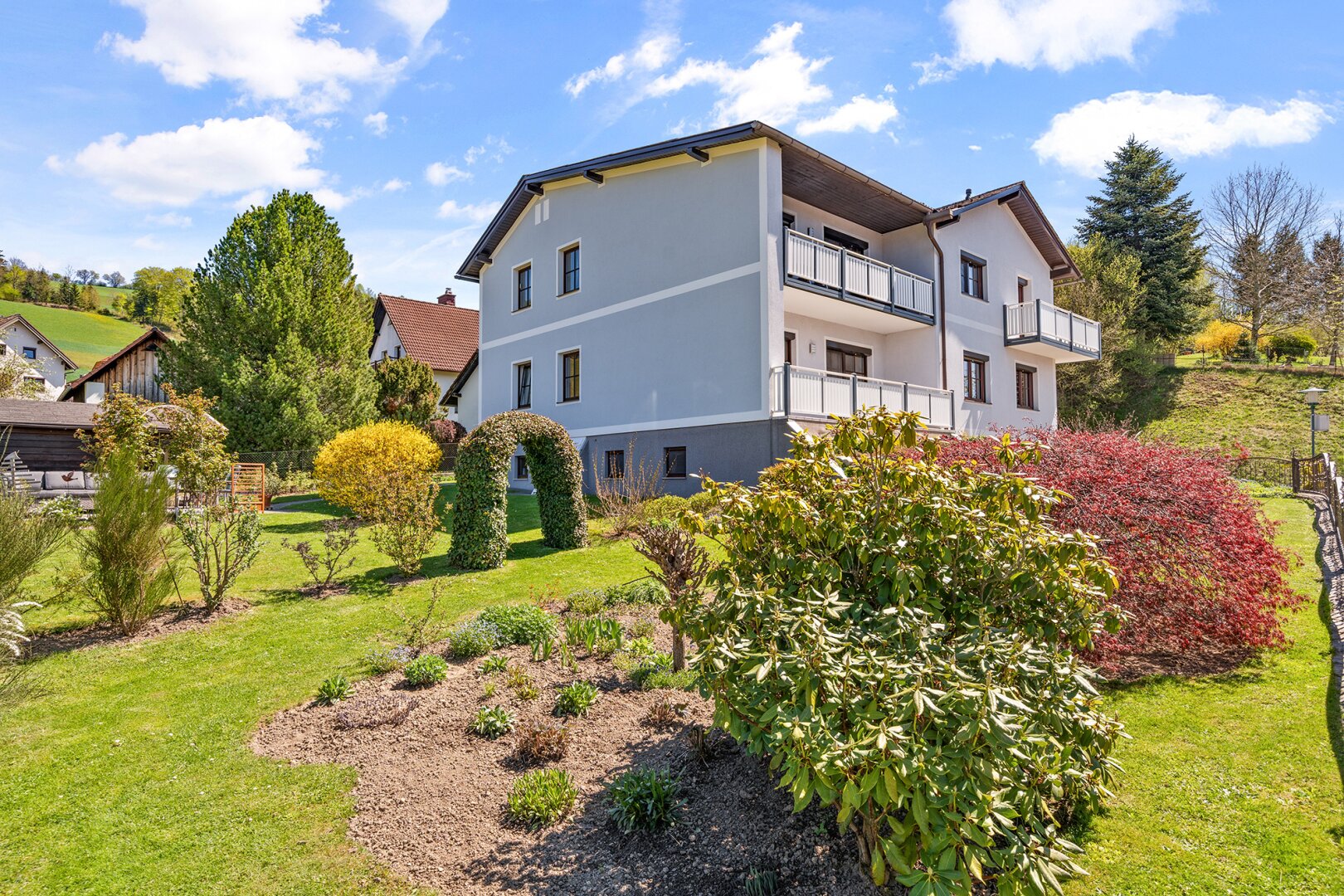 Ruhe. Weitblick. Lebensqualität – Gepflegtes Familienhaus mit Garten & Sauna in Bad Schönau