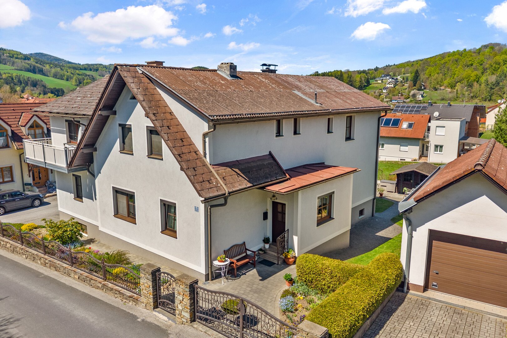 Ruhe. Weitblick. Lebensqualität – Gepflegtes Familienhaus mit Garten & Sauna in Bad Schönau