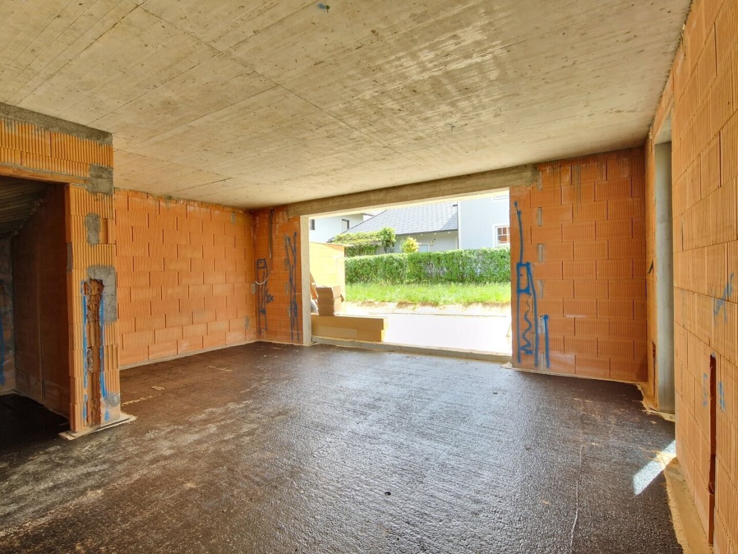 Top 1! Belagsfertige, moderne Doppelhaushälfte mit 2 Carportstellplätzen, 4 Zimmer, 2 Terrassen, Balkon, Eigengarten!
