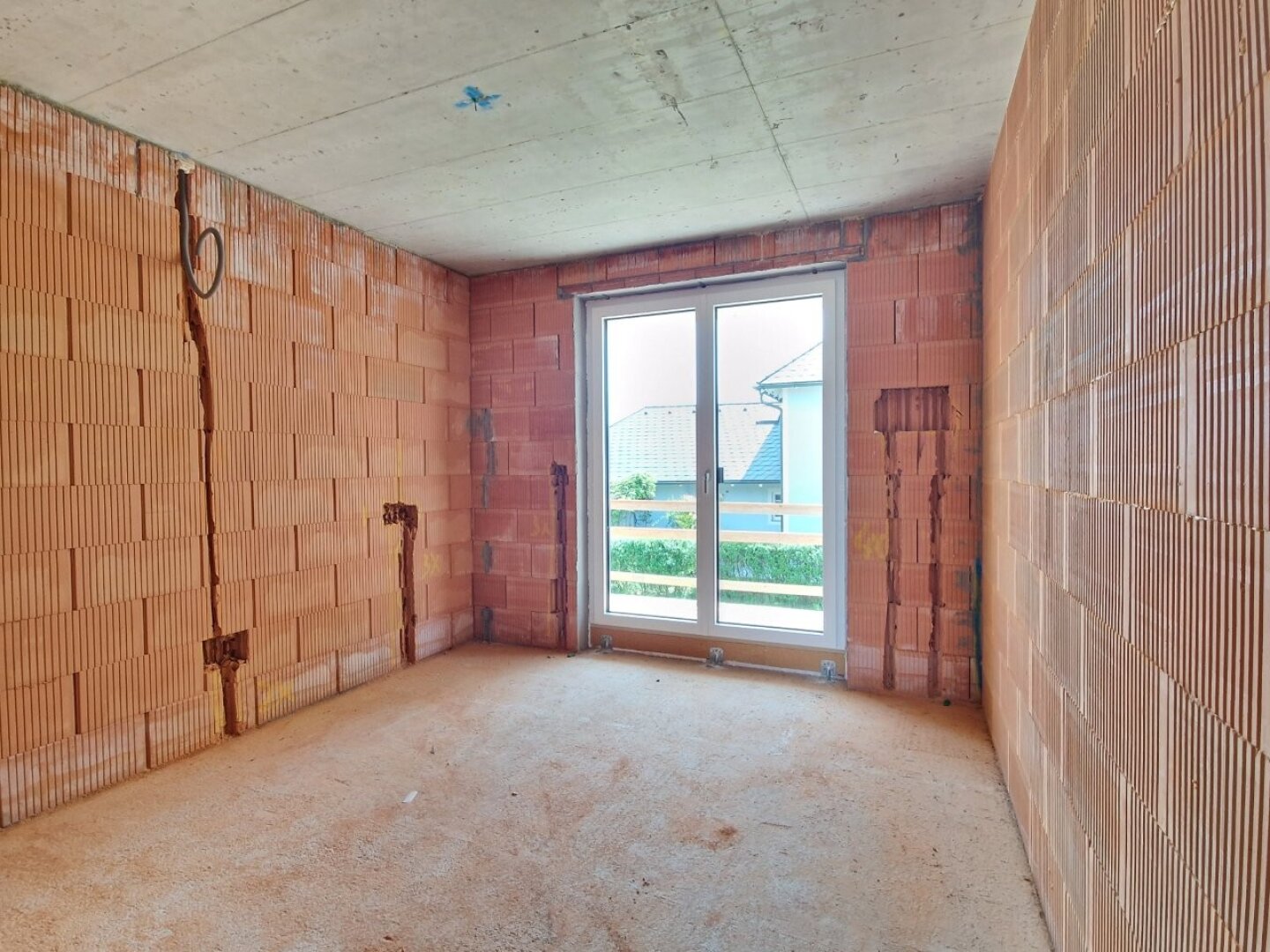 Top 1! Belagsfertige, moderne Doppelhaushälfte mit 2 Carportstellplätzen, 4 Zimmer, 2 Terrassen, Balkon, Eigengarten!