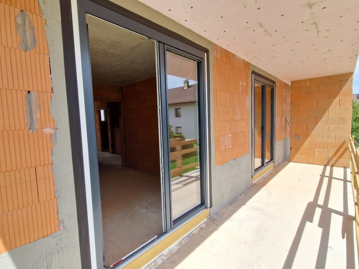Top 1! Belagsfertige, moderne Doppelhaushälfte mit 2 Carportstellplätzen, 4 Zimmer, 2 Terrassen, Balkon, Eigengarten!