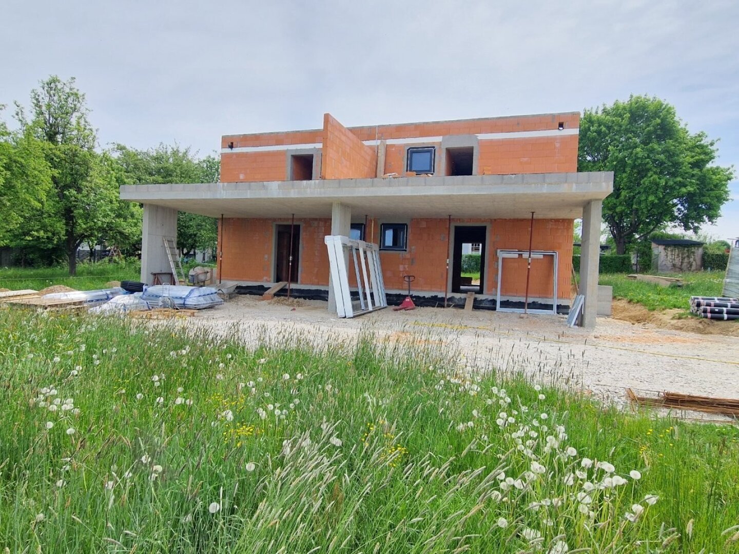 Top 1! Schlüsselfertige, moderne Doppelhaushälfte mit 2 Carportstellplätzen, 4 Zimmer, 2 Terrassen, Balkon, Eigengarten!