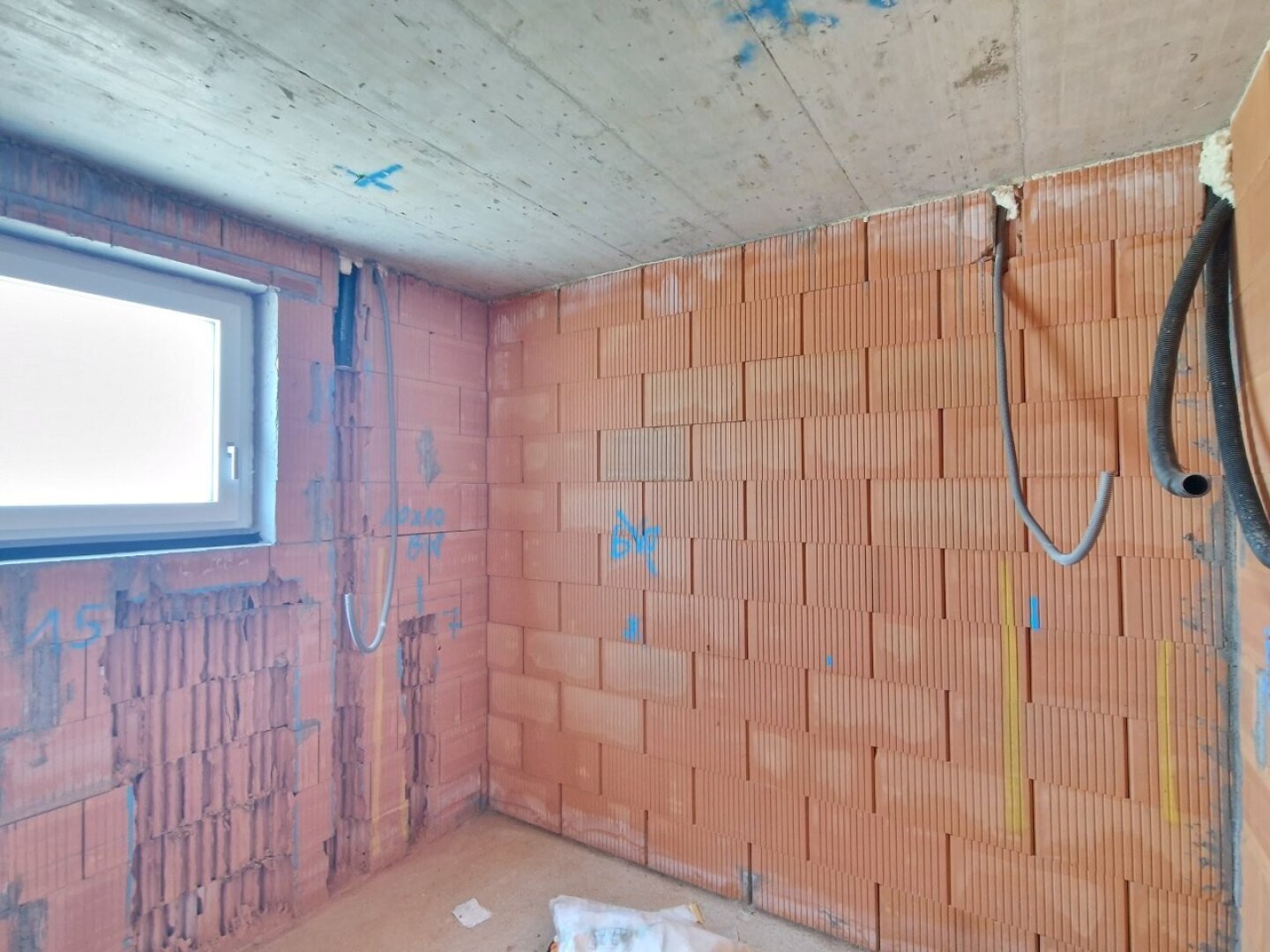 Top 1! Schlüsselfertige, moderne Doppelhaushälfte mit 2 Carportstellplätzen, 4 Zimmer, 2 Terrassen, Balkon, Eigengarten!