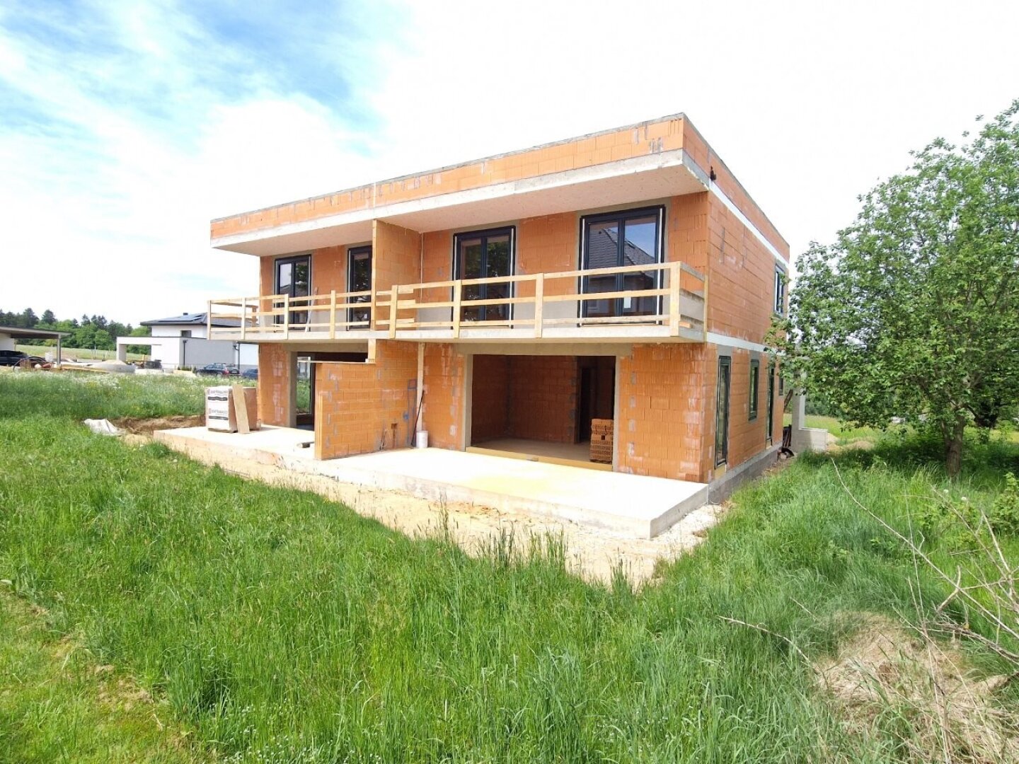 Top 2! Schlüsselfertige, moderne Doppelhaushälfte mit 2 Carportstellplätzen, 4 Zimmer, 2 Terrassen, Balkon, Eigengarten!
