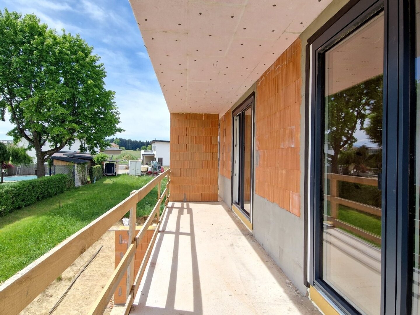 Top 2! Schlüsselfertige, moderne Doppelhaushälfte mit 2 Carportstellplätzen, 4 Zimmer, 2 Terrassen, Balkon, Eigengarten!