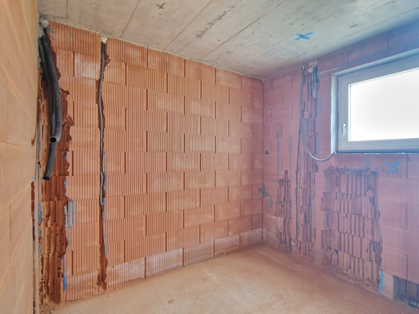 Top 2! Schlüsselfertige, moderne Doppelhaushälfte mit 2 Carportstellplätzen, 4 Zimmer, 2 Terrassen, Balkon, Eigengarten!
