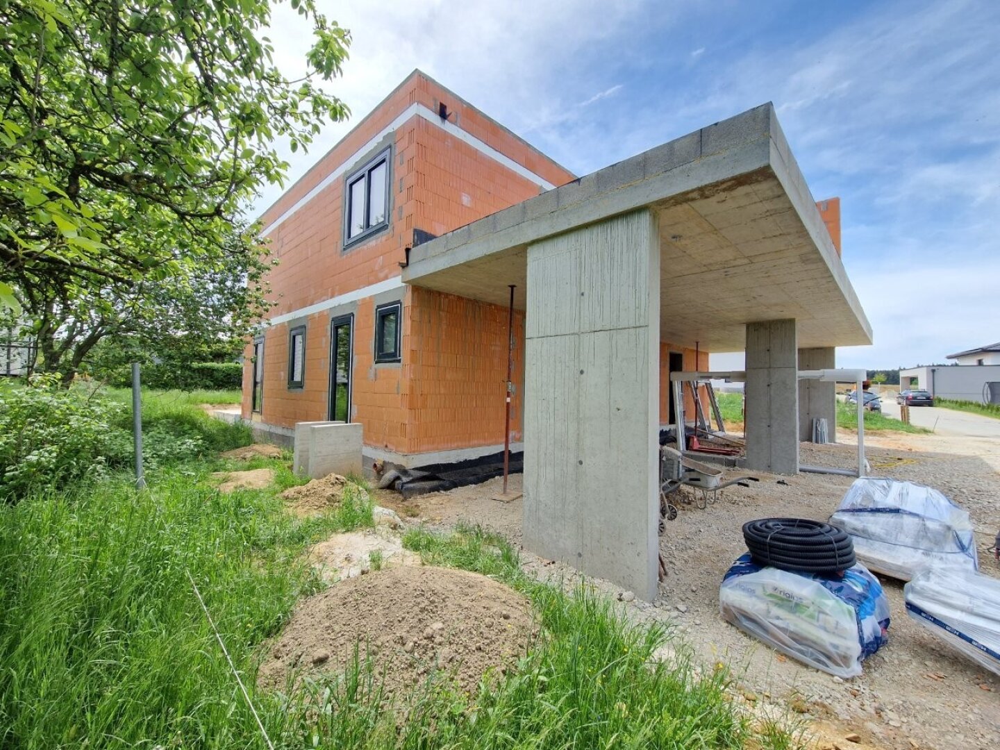 Top 2! Schlüsselfertige, moderne Doppelhaushälfte mit 2 Carportstellplätzen, 4 Zimmer, 2 Terrassen, Balkon, Eigengarten!