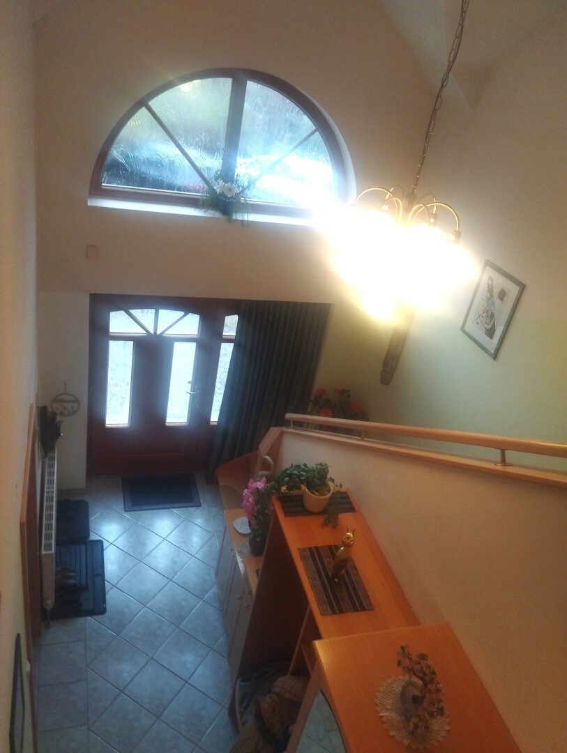 Großzügig geschnittenes Ein- / Zweifamilienhaus nur 3 Minuten vor der Wiener Stadtgrenze!