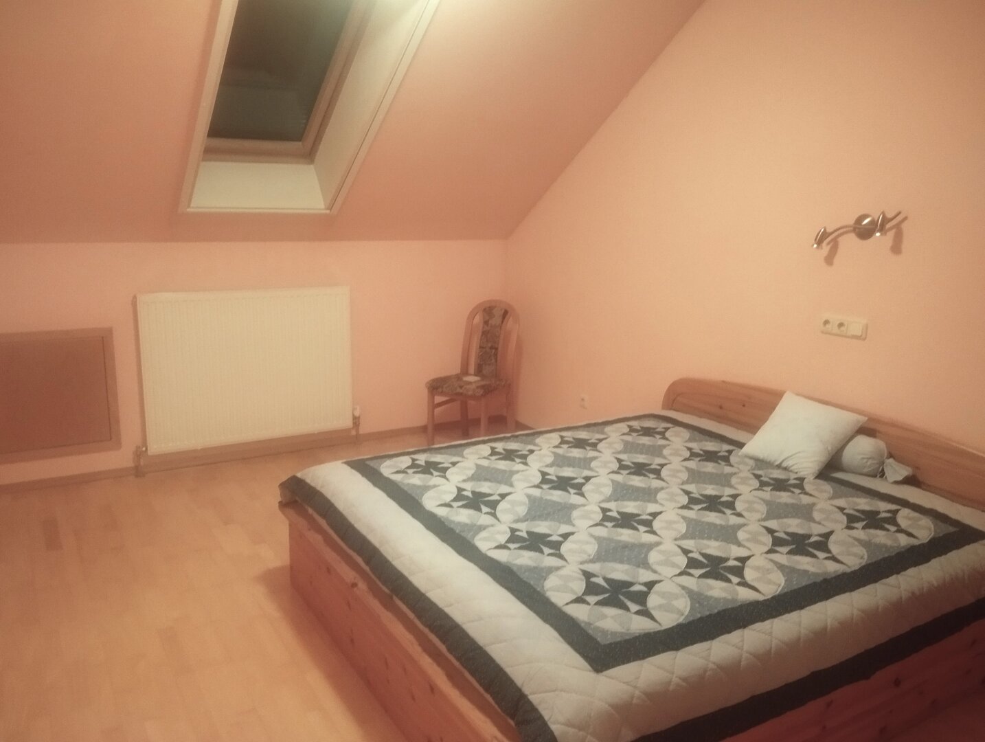 Großzügig geschnittenes Ein- / Zweifamilienhaus nur 3 Minuten vor der Wiener Stadtgrenze!