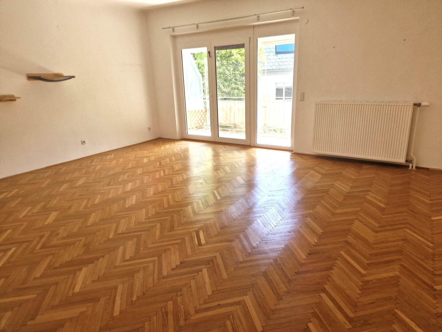 Sonnige 3 Zimmer Mietwohnung mit großem (ca. 22 m²) großem Balkon in Grünruhelage des 19.Bezirks!