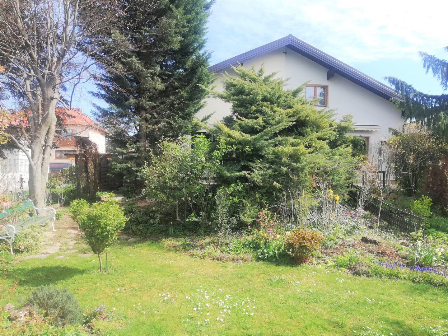 Gepflegte, voll unterkellerte Doppelhaushälfte mit Wintergarten in absoluter Grünruhelage von Korneuburg zu vermieten!
