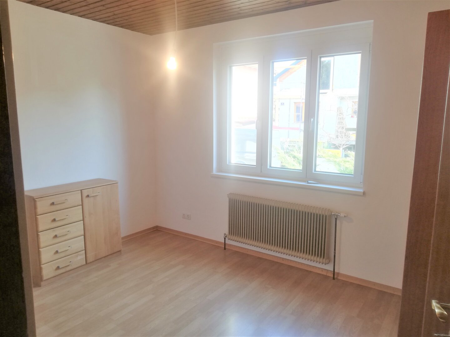 Gepflegte, voll unterkellerte Doppelhaushälfte mit Wintergarten in absoluter Grünruhelage von Korneuburg zu vermieten!
