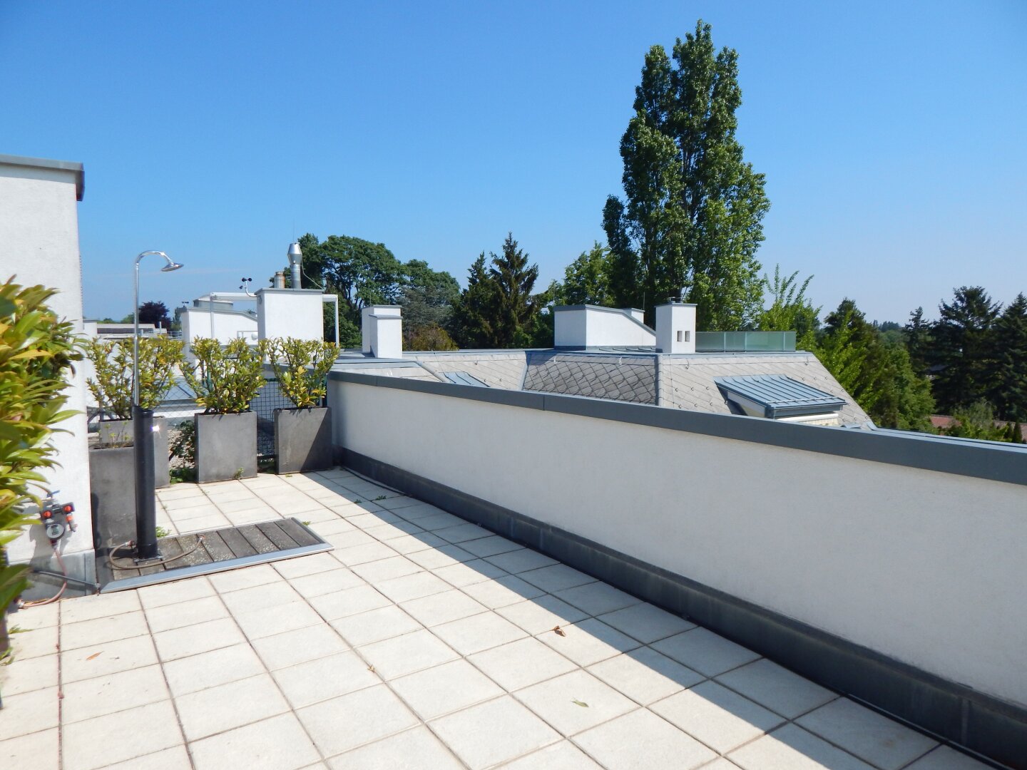 Wohntraum mit großer Dachterrasse und Garage in Grün- Ruhelage