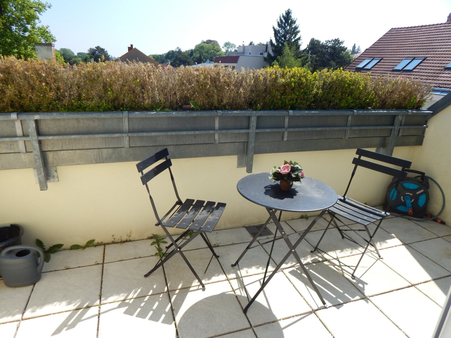 Wohntraum mit großer Dachterrasse und Garage in Grün- Ruhelage
