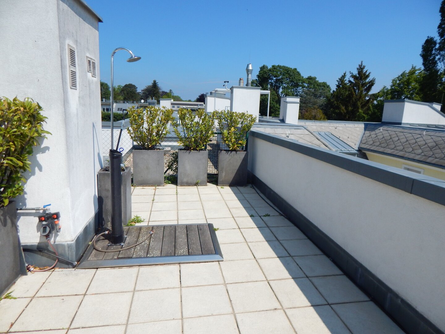 Wohntraum mit großer Dachterrasse und Garage in Grün- Ruhelage
