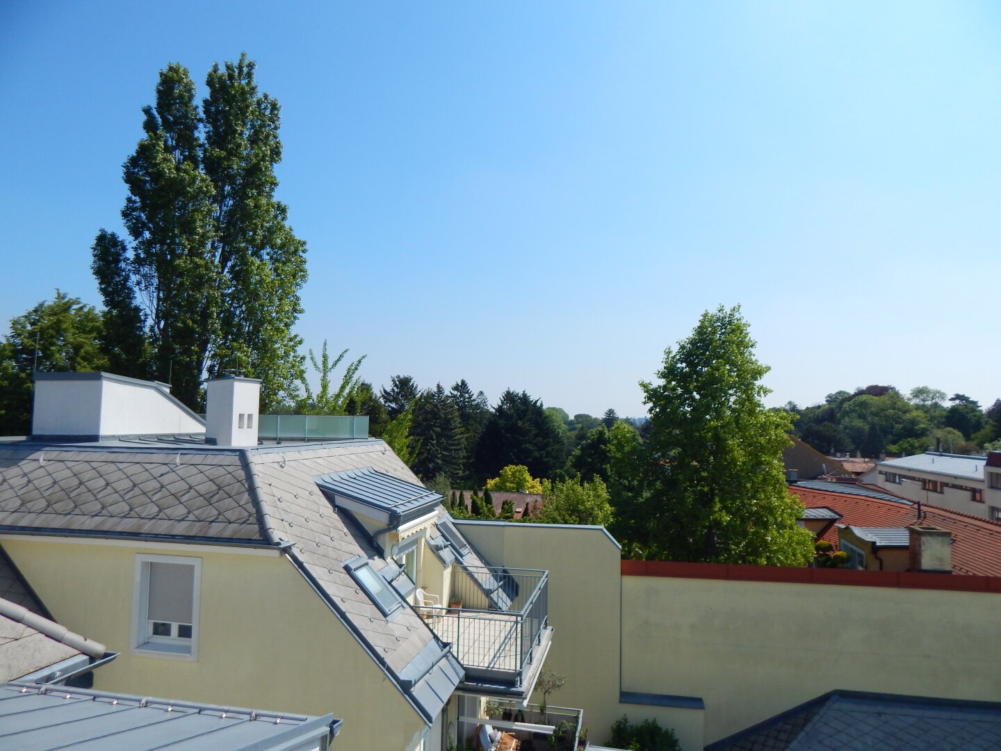Wohntraum mit großer Dachterrasse und Garage in Grün- Ruhelage