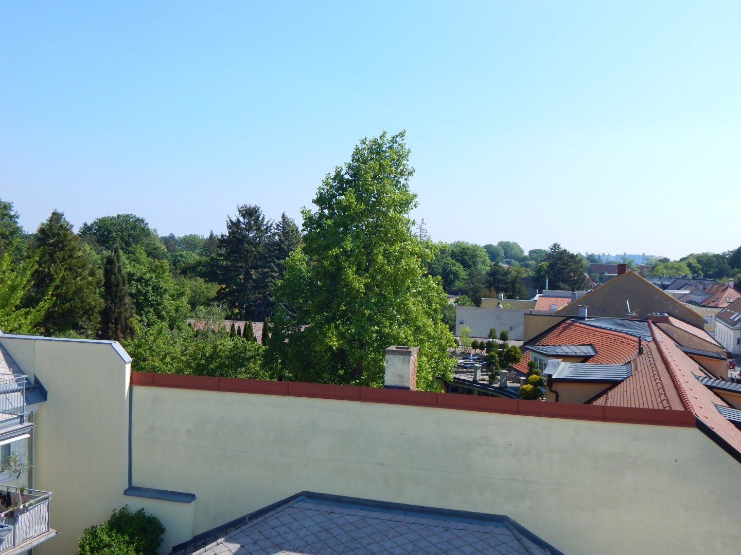 Wohntraum mit großer Dachterrasse und Garage in Grün- Ruhelage