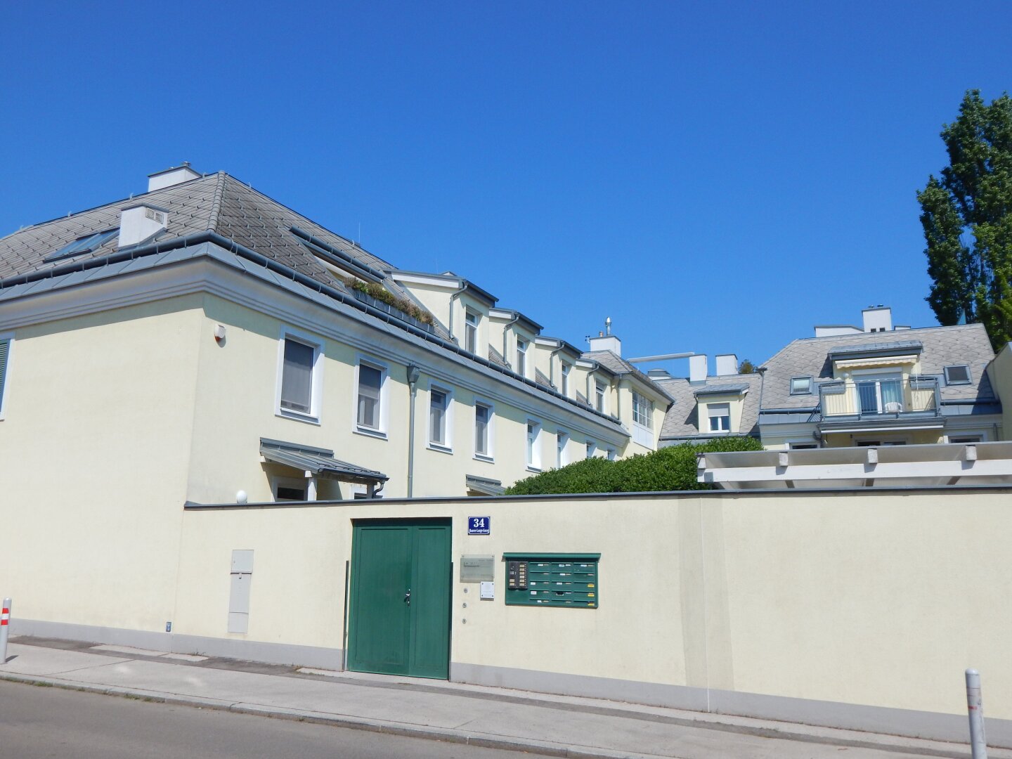 Wohntraum mit großer Dachterrasse und Garage in Grün- Ruhelage