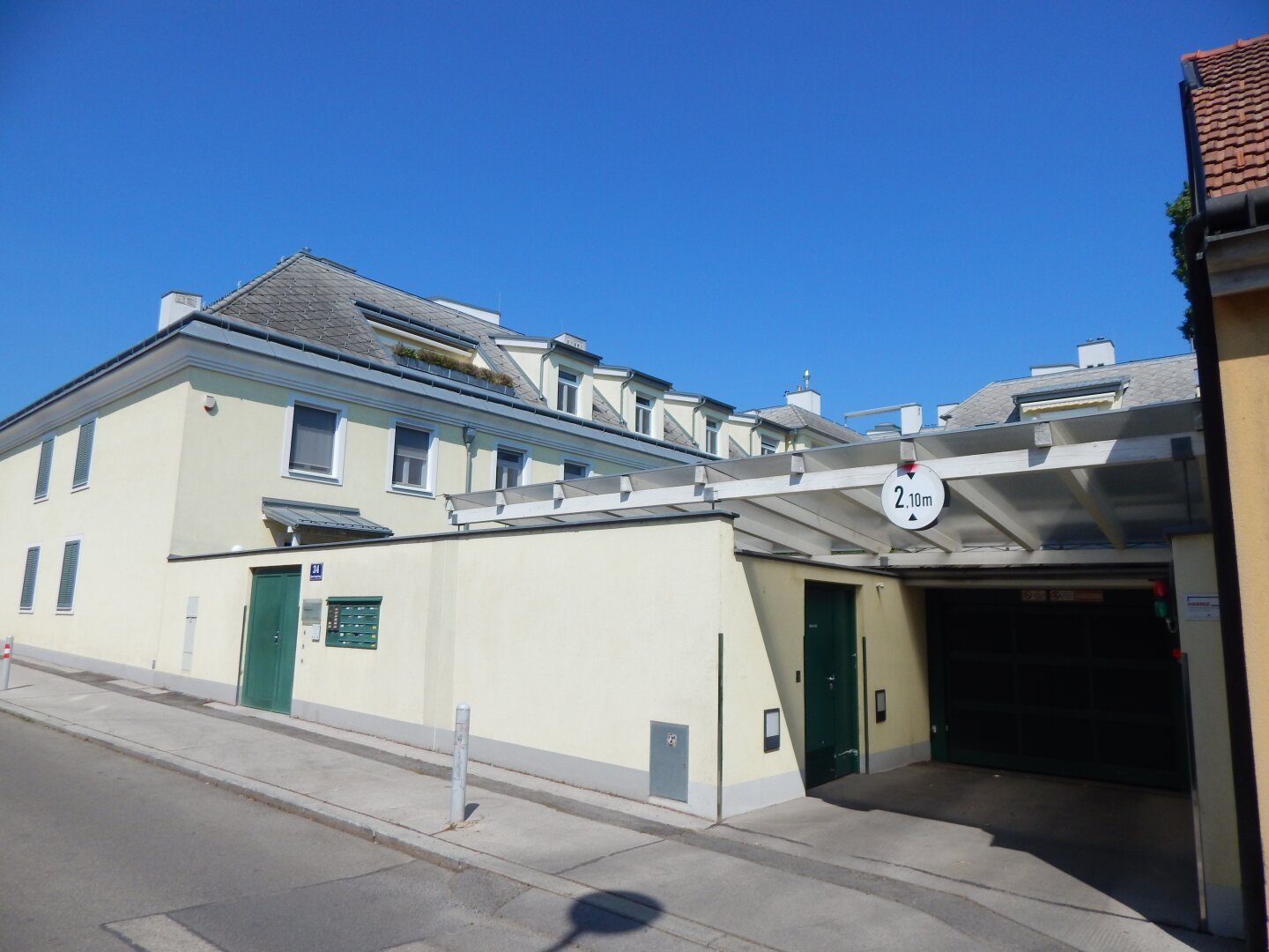 Wohntraum mit großer Dachterrasse und Garage in Grün- Ruhelage