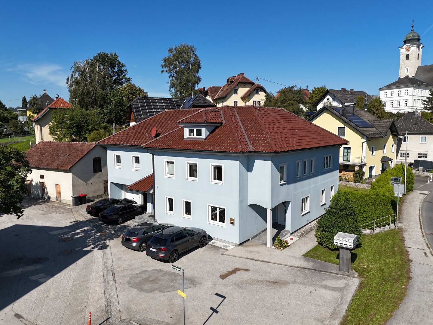 Grosses Wohnhaus in TOP Ausstattung samt Büro (Praxis) im EG