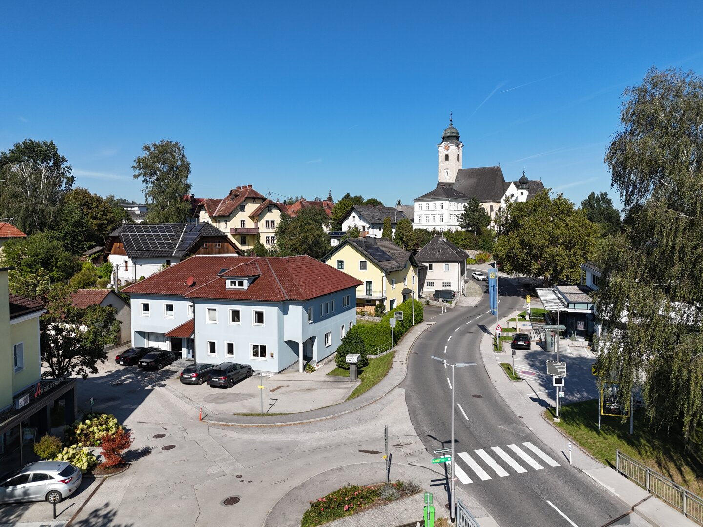 Grosses Wohnhaus in TOP Ausstattung samt Büro (Praxis) im EG