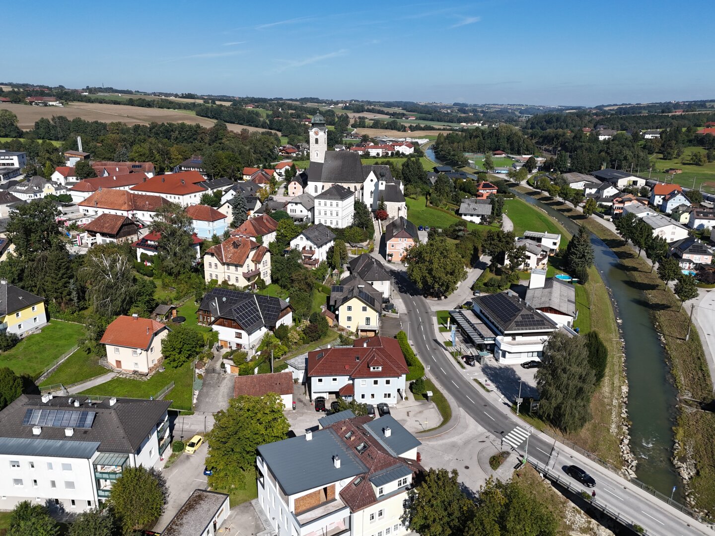 Grosses Wohnhaus in TOP Ausstattung samt Büro (Praxis) im EG
