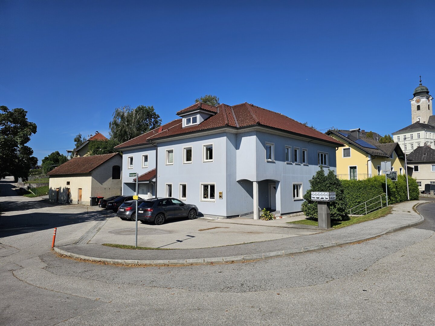 Grosses Wohnhaus in TOP Ausstattung samt Büro (Praxis) im EG