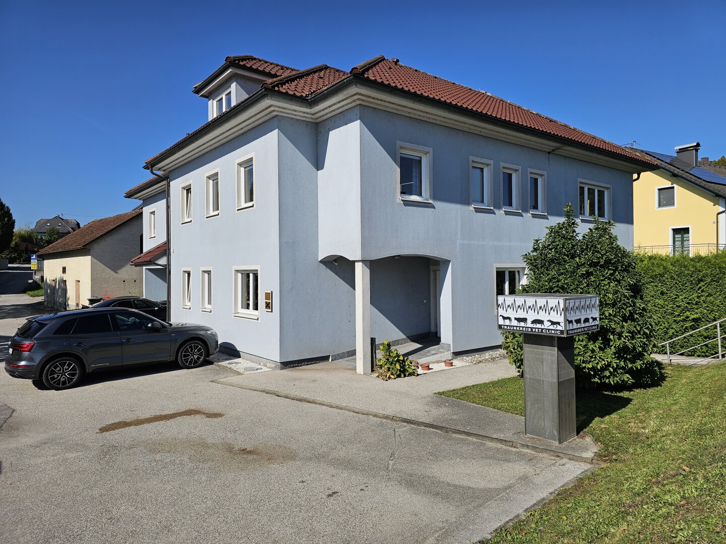 Grosses Wohnhaus in TOP Ausstattung samt Büro (Praxis) im EG