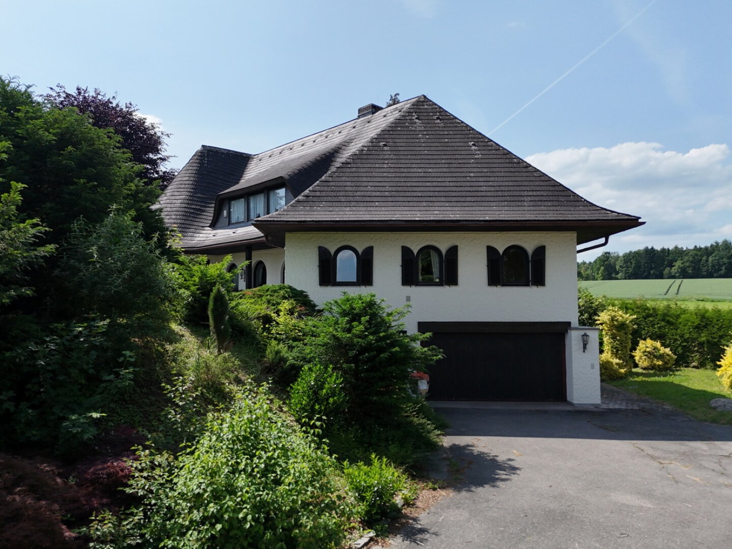 Zufahrt mit Garage
