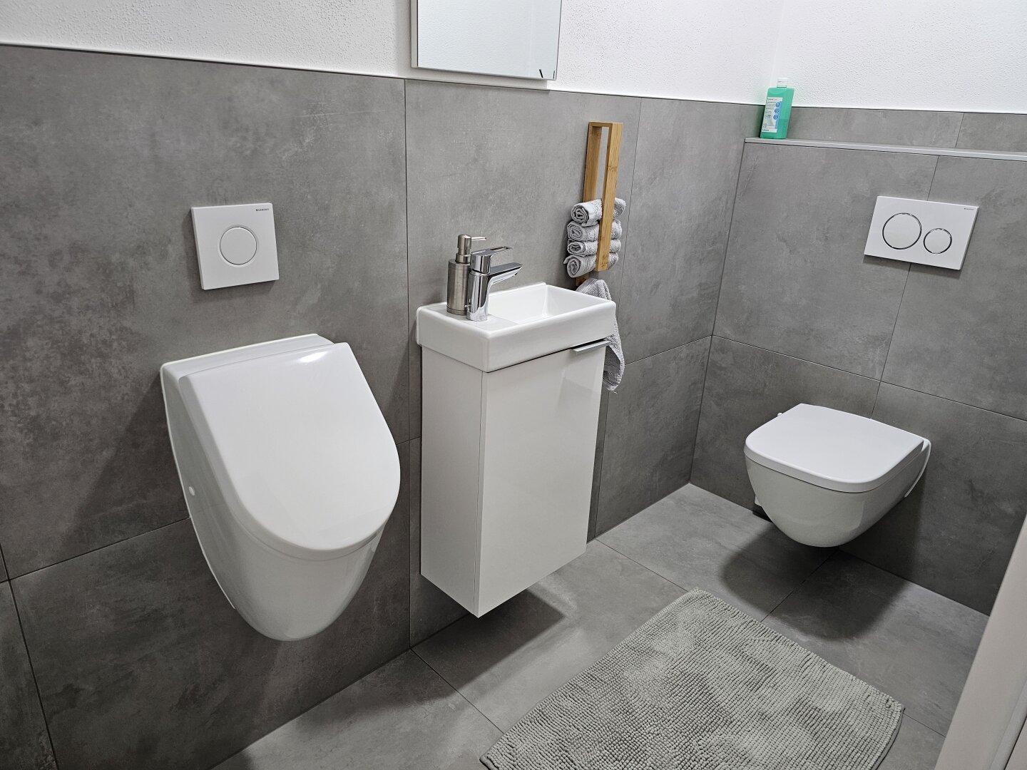 WC mit Pissoir
