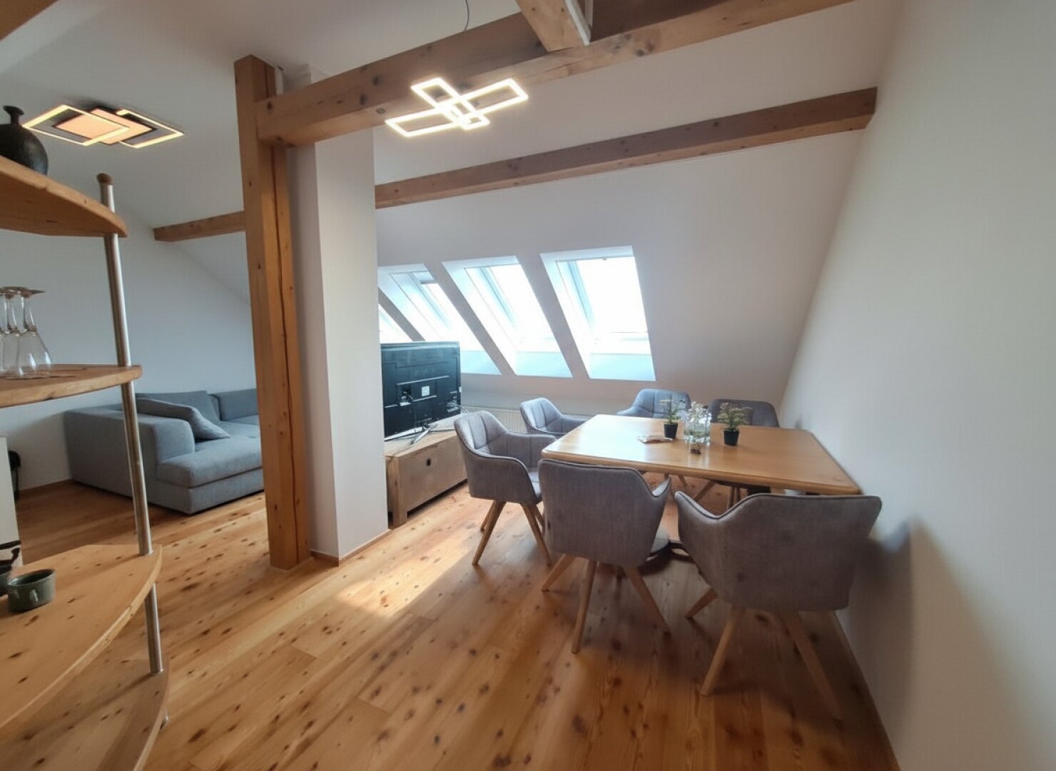 Büro & stilvolle Wohnung  am Golfplatz in Kirchham!