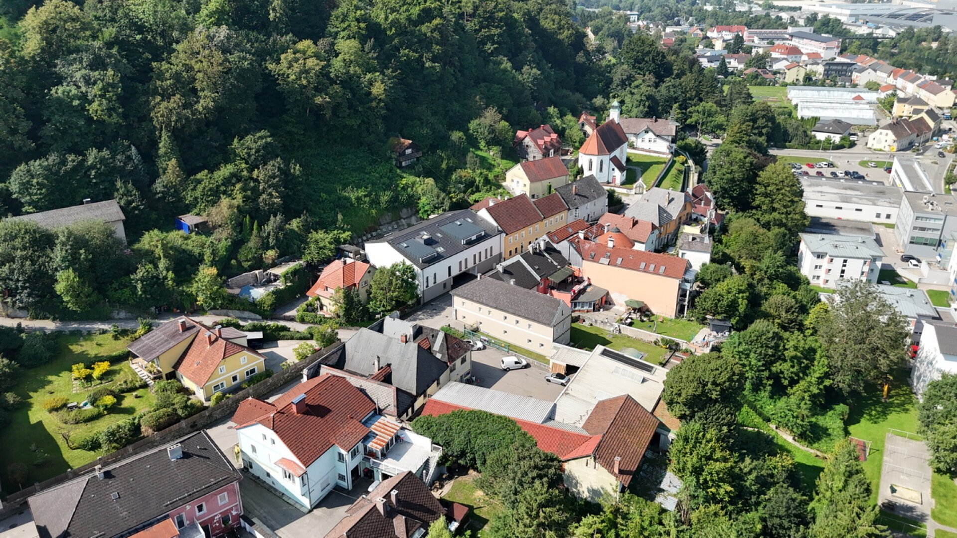 NEUE große Wohnung mit 3 SZ und 2 TG-Stellplätzen in Thalheim - Nähe 4600 Wels