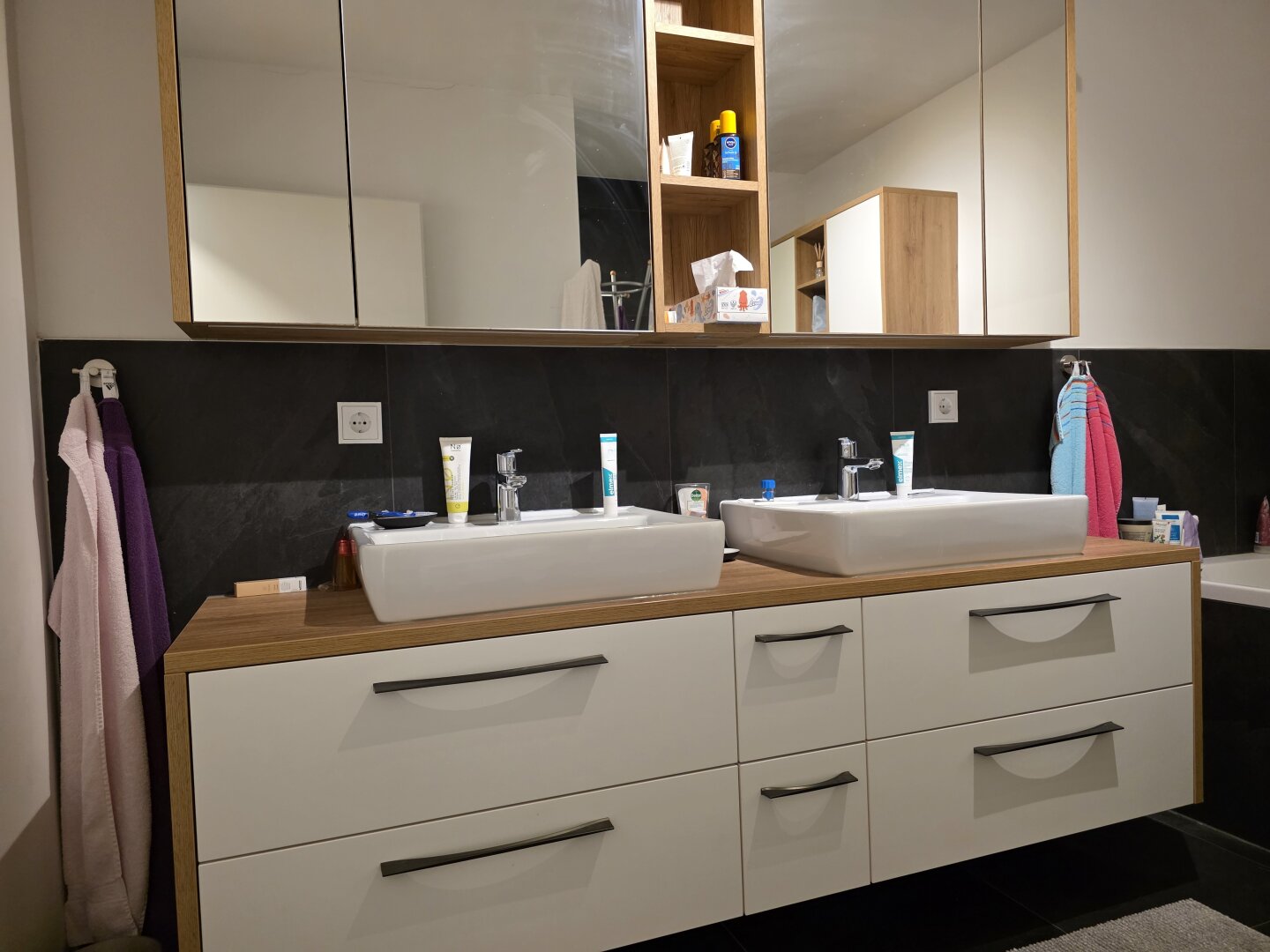 NEUE große Wohnung mit 3 SZ und 2 TG-Stellplätzen in Thalheim - Nähe 4600 Wels