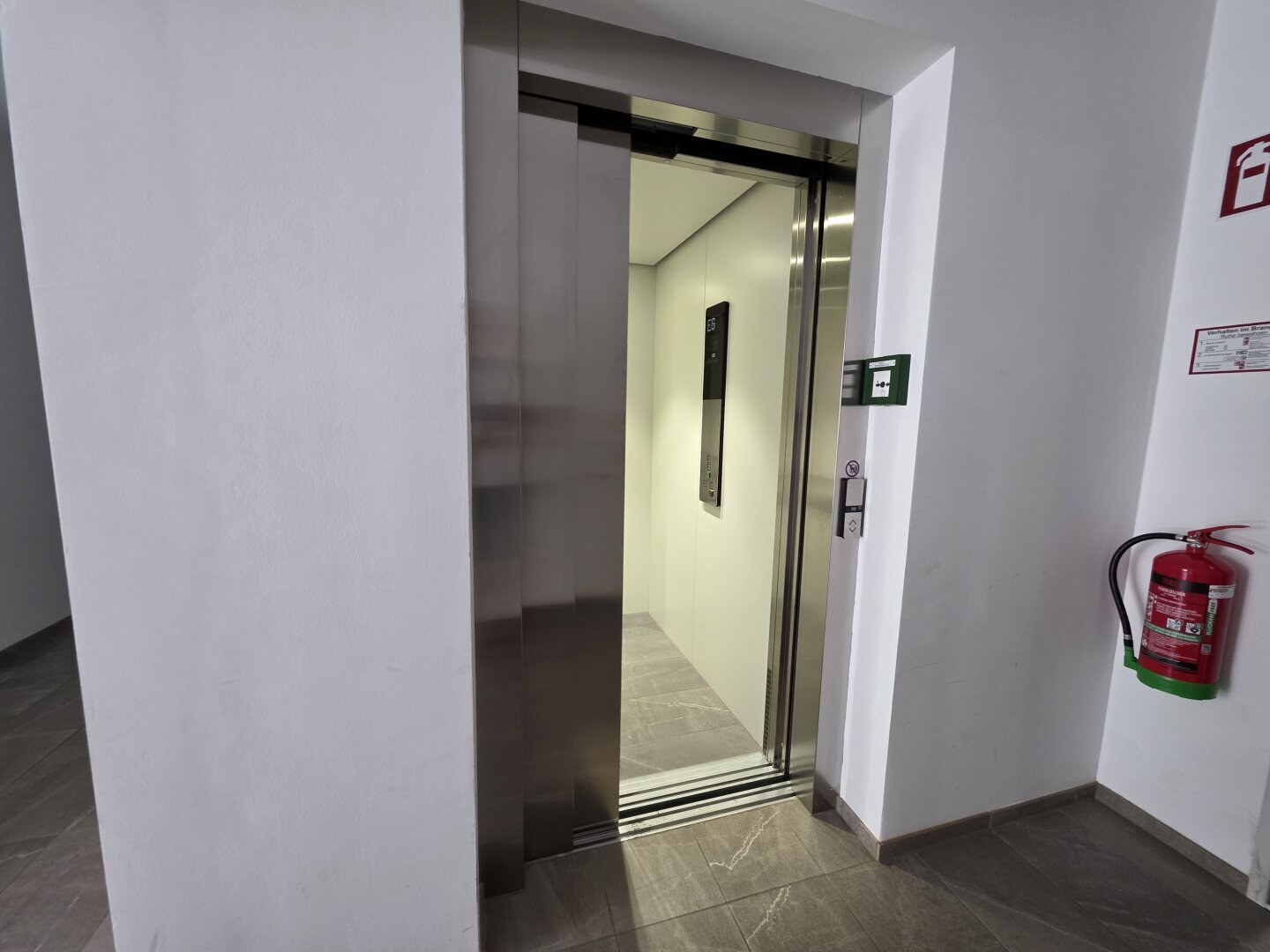 NEUE große Wohnung mit 3 SZ und 2 TG-Stellplätzen in Thalheim - Nähe 4600 Wels