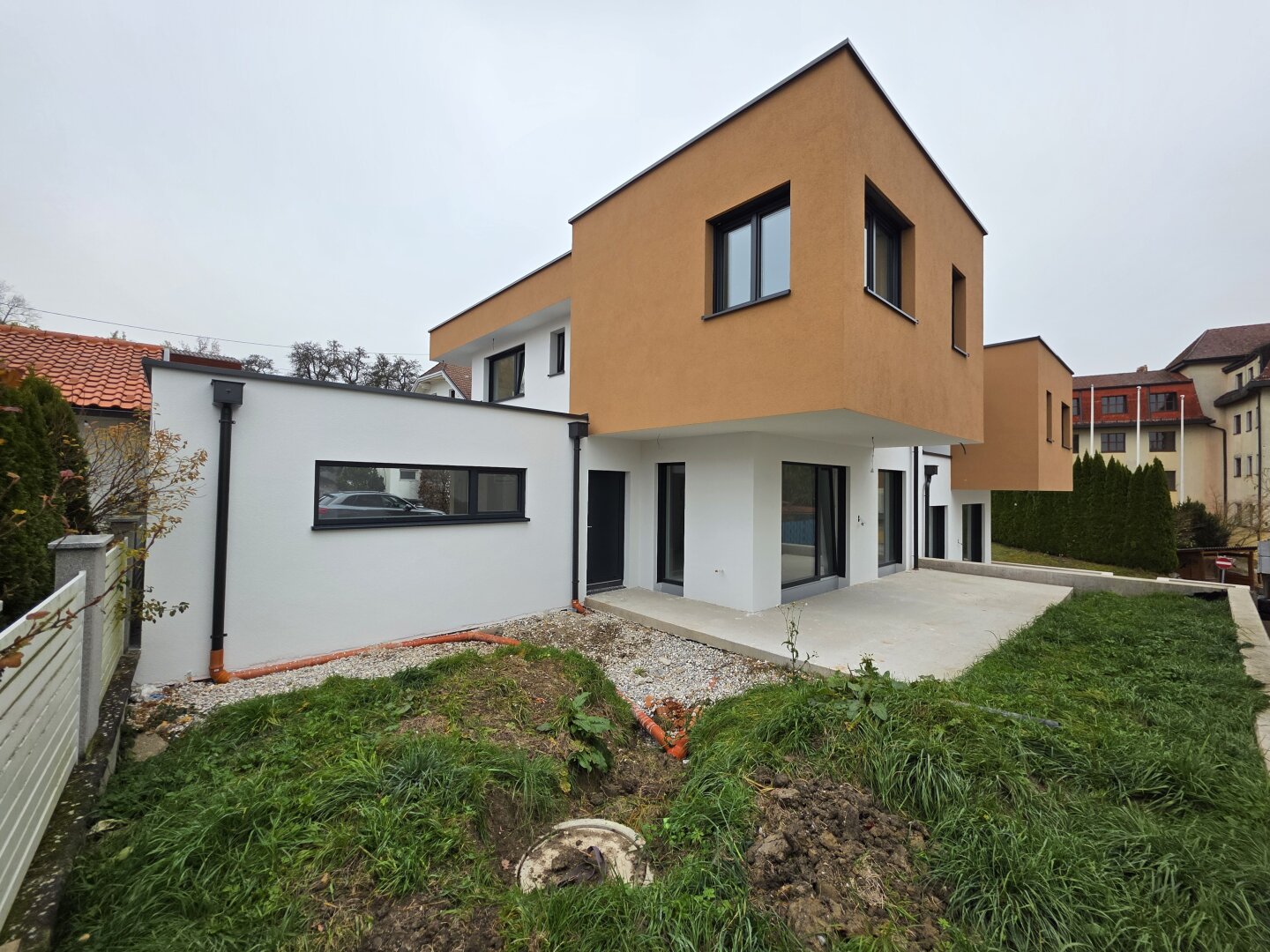 TRAUM-Doppelhaus mit Doppelgarage im Zentrum von Bad Schallerbach