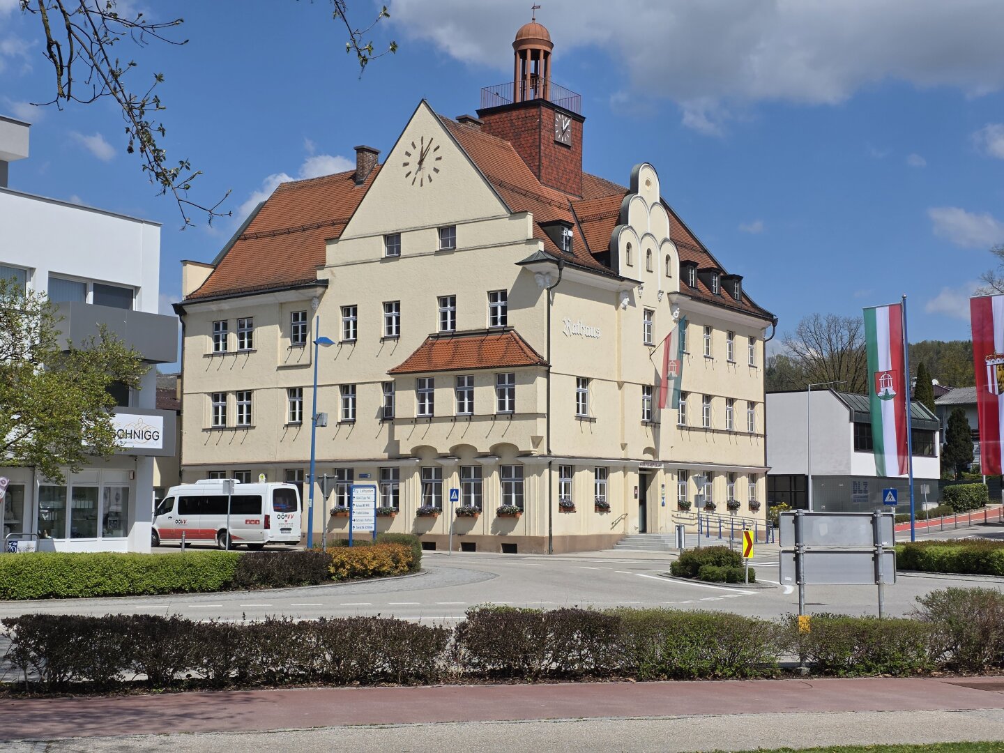 TRAUM-Doppelhaus mit Doppelgarage im Zentrum von Bad Schallerbach