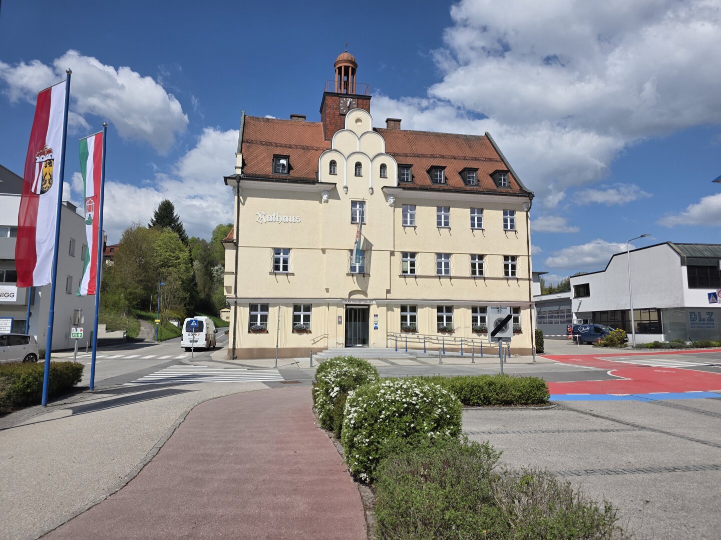 TRAUM-Doppelhaus mit Doppelgarage im Zentrum von Bad Schallerbach