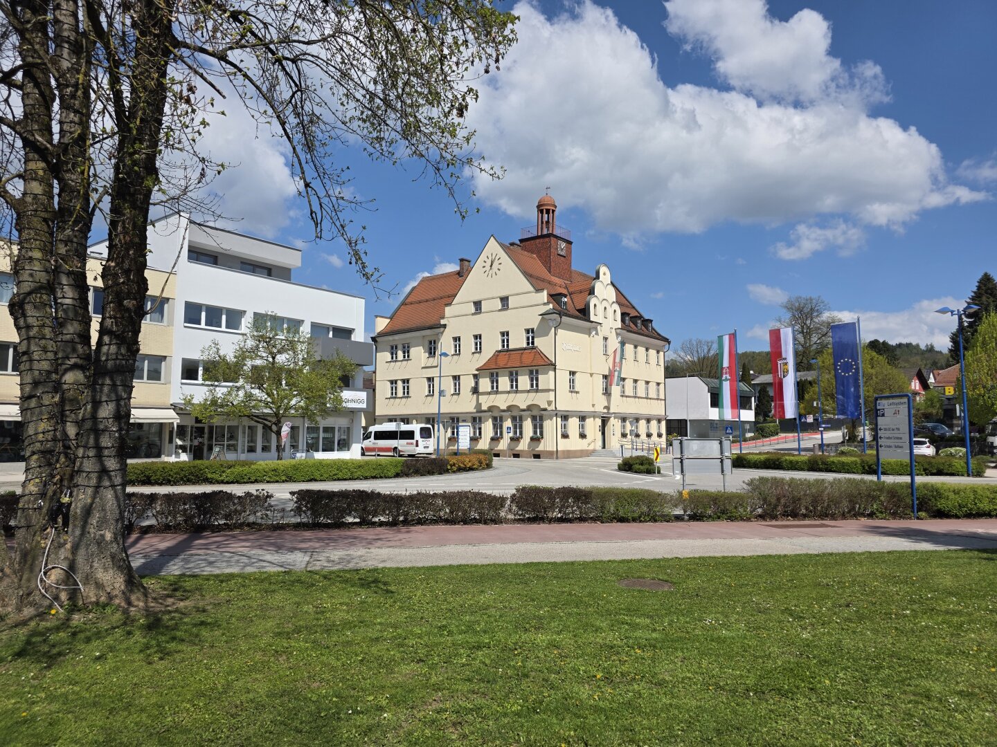 TRAUM-Doppelhaus mit Doppelgarage im Zentrum von Bad Schallerbach