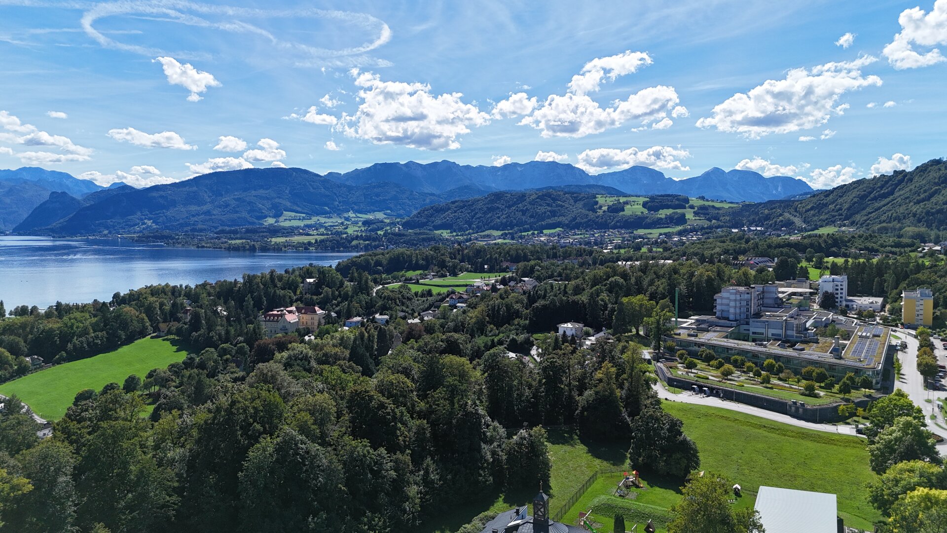 NEUBAU 2-Zimmer-Gartenwohnung mit großer Terrasse, Eigengarten, Tiefgarage