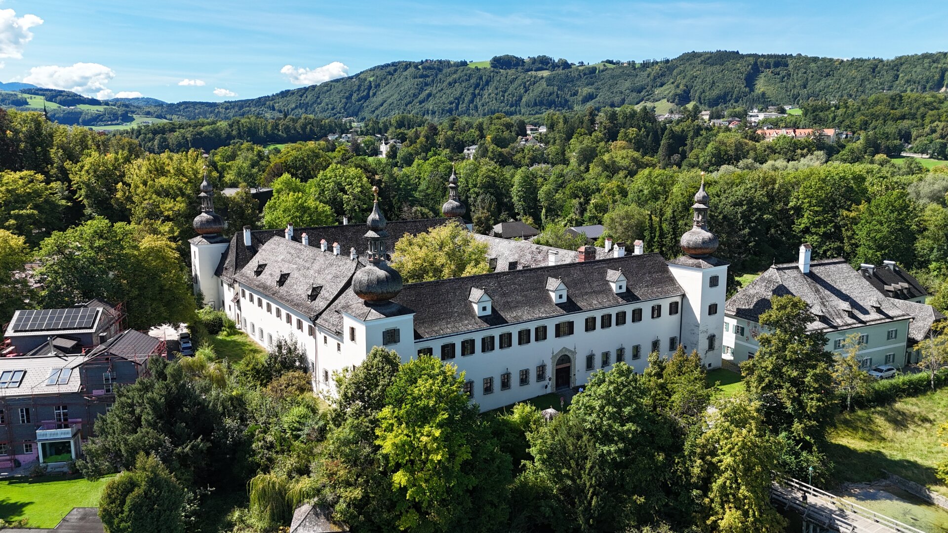 NEUBAU 3-Zimmer-Gartenwohnung mit großer Terrasse, Eigengarten, Tiefgarage