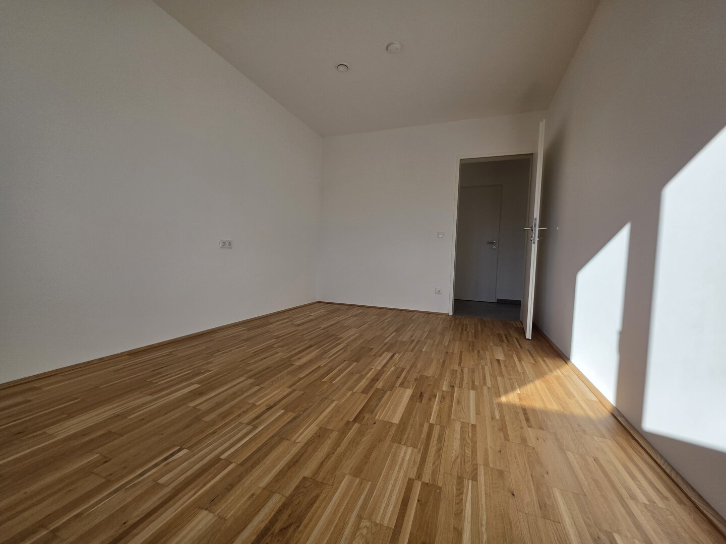 NEUE 3-Zi-Wohnung, Eferding-Zentrum, Balkon, Tiefgarage PROV.FREI