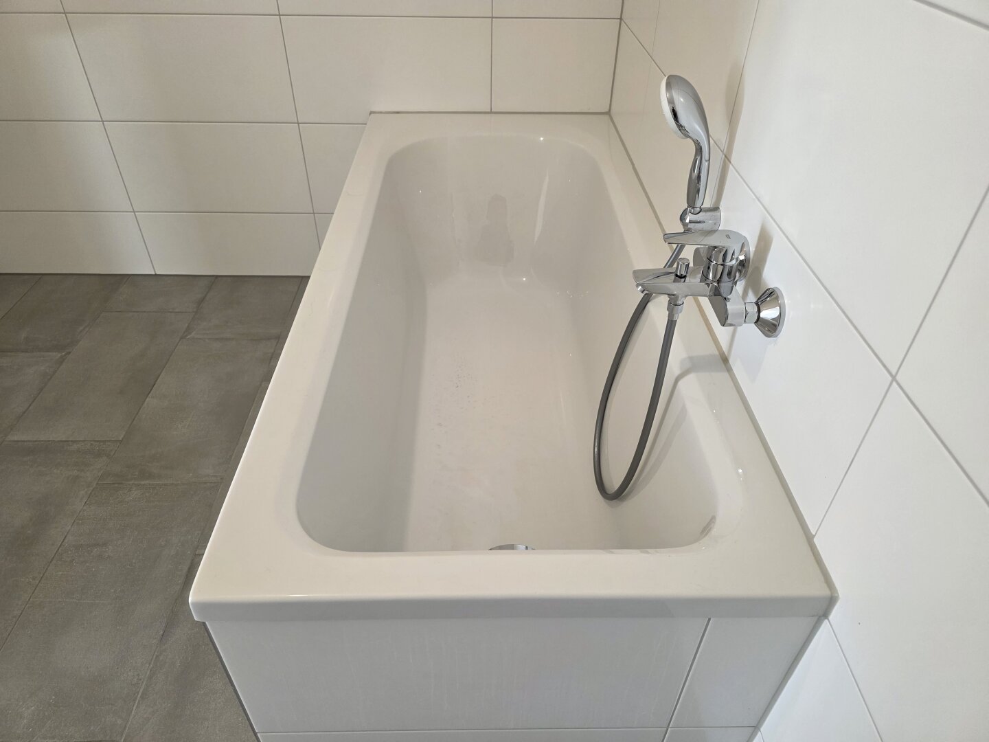 NEUE 3-Zi-Wohnung, Eferding-Zentrum, Balkon, Tiefgarage PROV.FREI