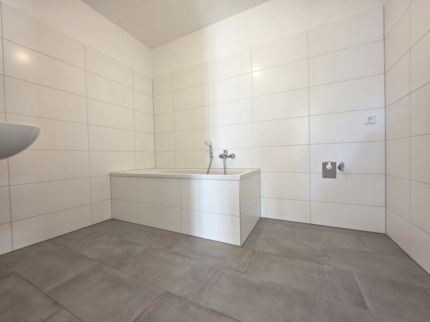 NEUE 3-Zi-Wohnung, Eferding-Zentrum, Balkon, Tiefgarage PROV.FREI