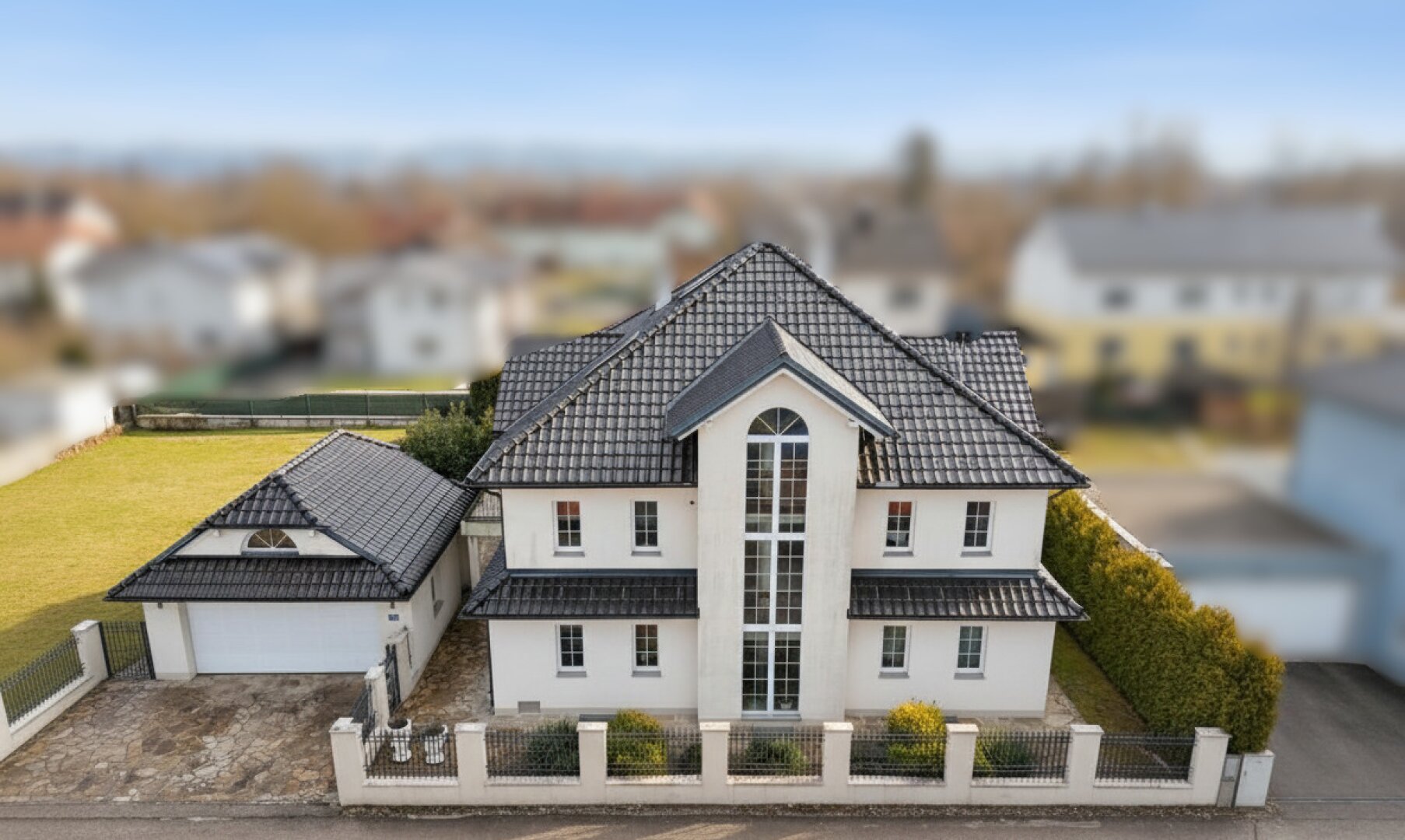 PREMIUM-Wohnhaus in Marchtrenk mit Doppelgarage, Balkon(e), Terrasse, Grillhaus, Keller!