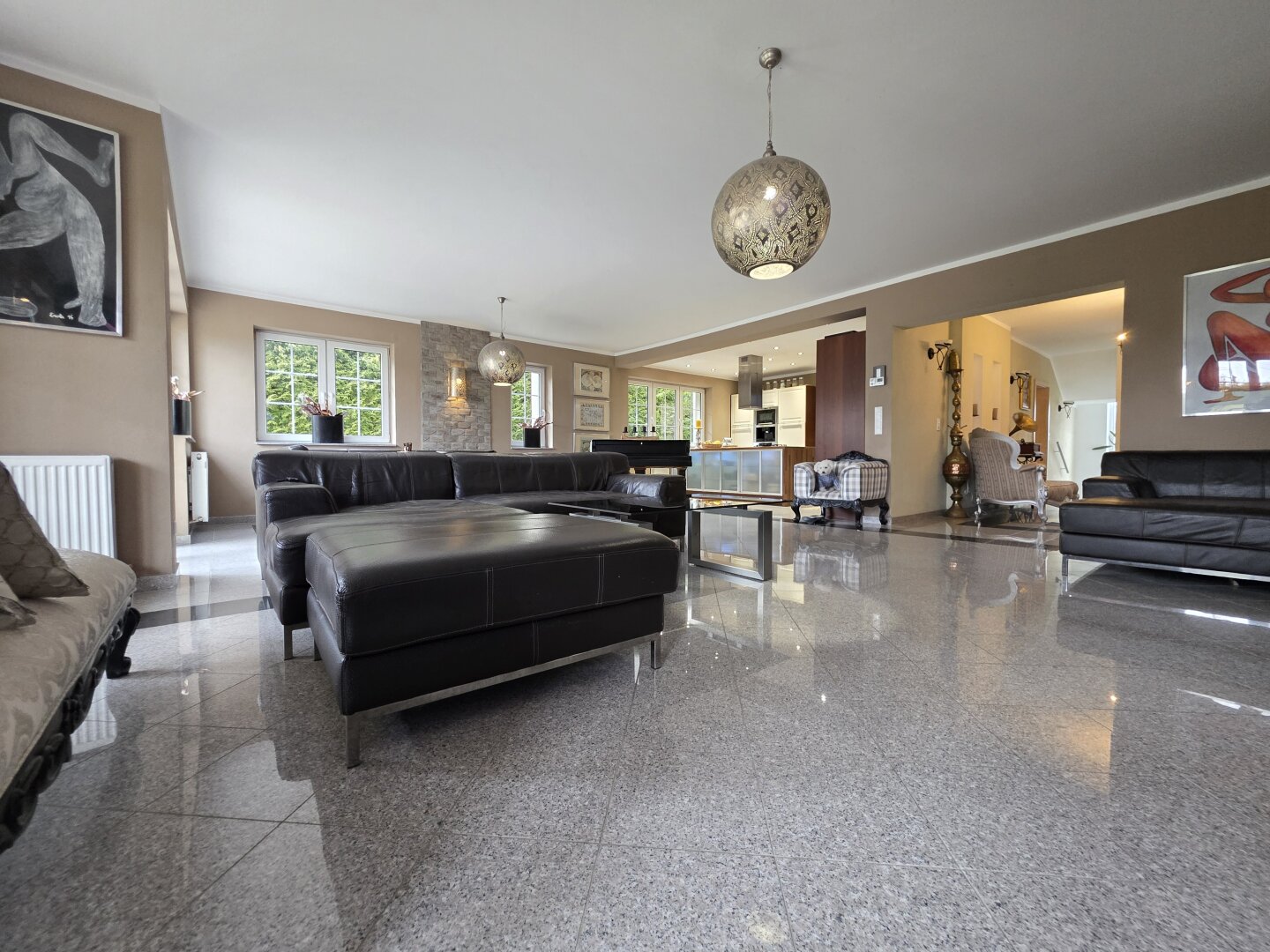 PREMIUM-Wohnhaus in Marchtrenk mit Doppelgarage, Balkon(e), Terrasse, Grillhaus, Keller!