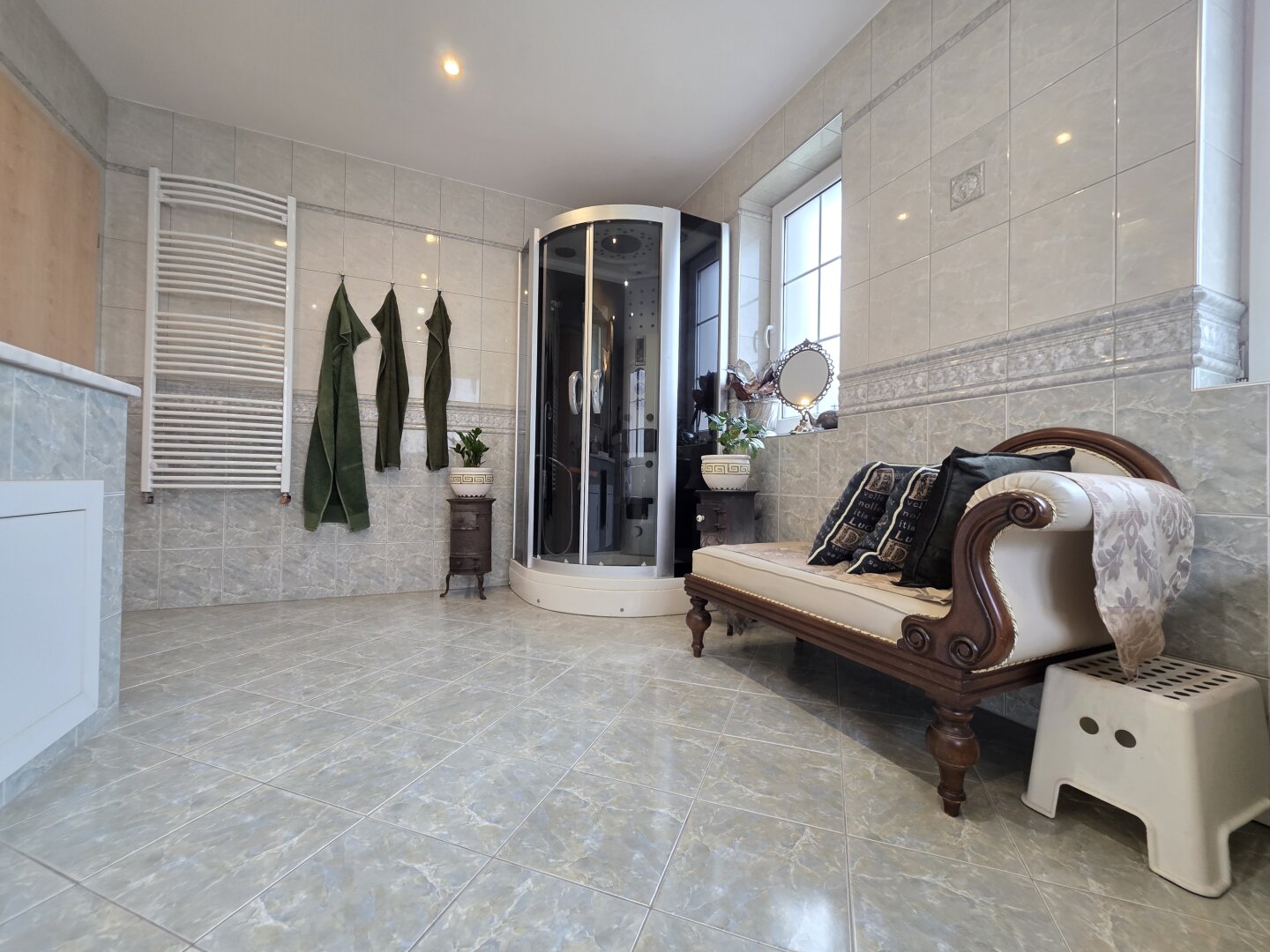 PREMIUM-Wohnhaus in Marchtrenk mit Doppelgarage, Balkon(e), Terrasse, Grillhaus, Keller!